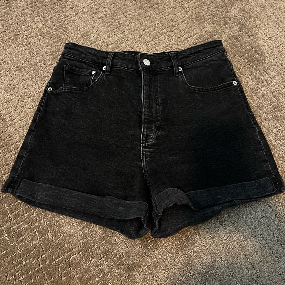 H&M High Waisted Black Jean Short - Size 8